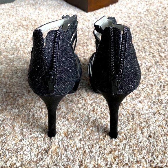 📦DONATING 3/1📦Vera Wang Formal Heels - Picture 6 of 6